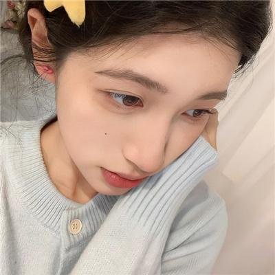 圣洁的艾曼妞